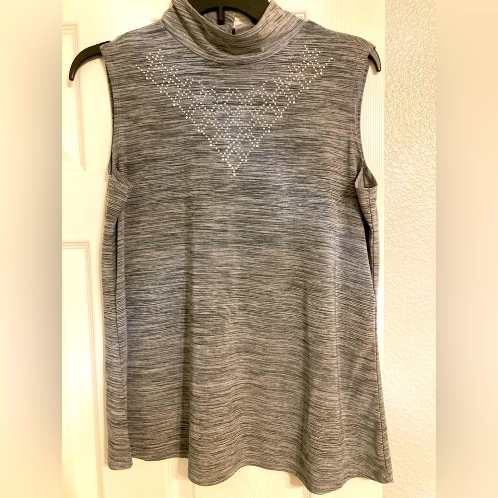 Cute grey top with rhinestone accent medium
